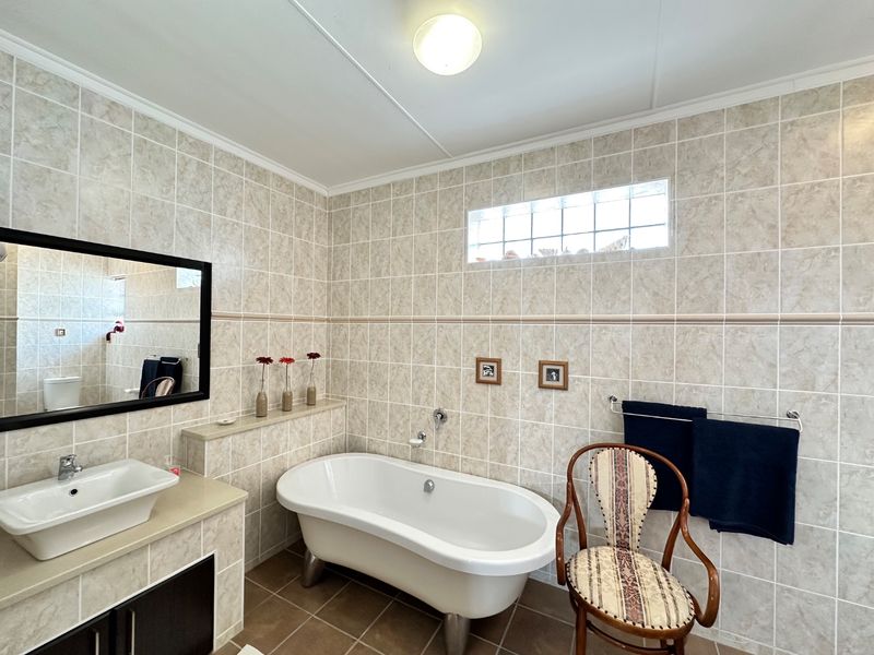 Family Holiday Home in Diaz Beach, Mossel Bay - Photo 9