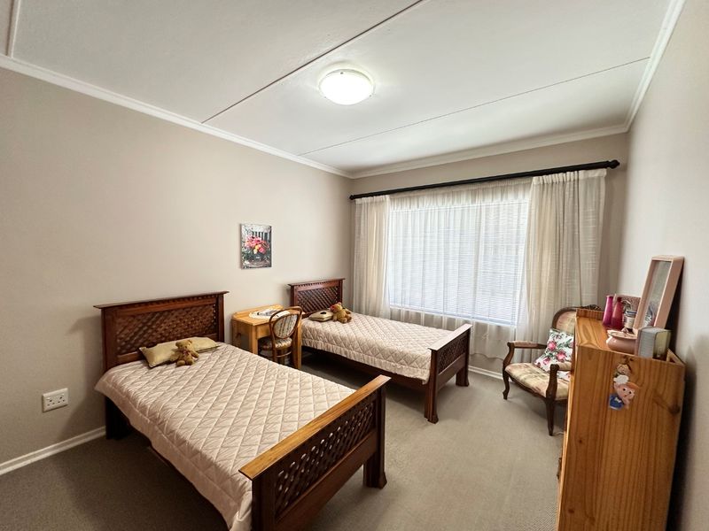 Family Holiday Home in Diaz Beach, Mossel Bay - Photo 5