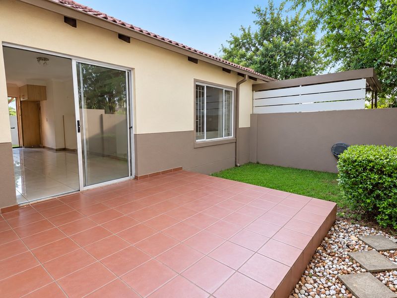 SECURE AND COMFORTABLE SIMPLEX LIVING IN A COMPLEX - Photo 3