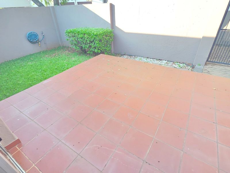 SECURE AND COMFORTABLE SIMPLEX LIVING IN A COMPLEX - Photo 6