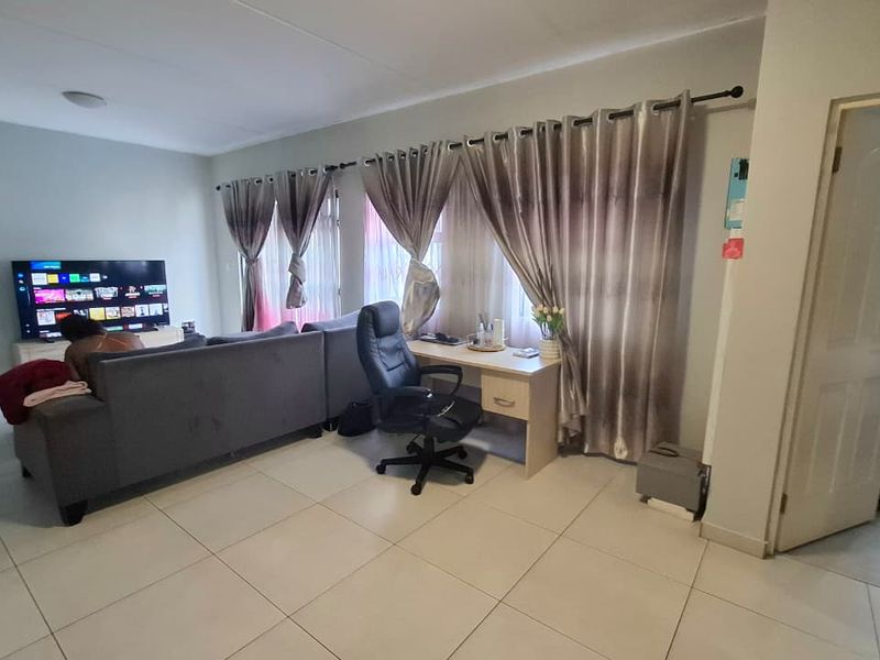  3 Bedroom 2 Bathroom groundfloor apartment - Photo 2