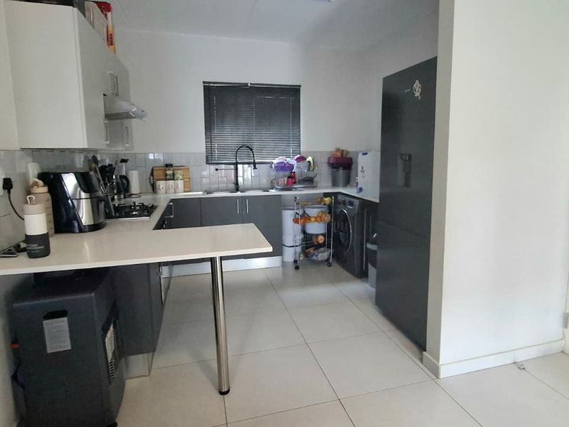  3 Bedroom 2 Bathroom groundfloor apartment - Photo 9