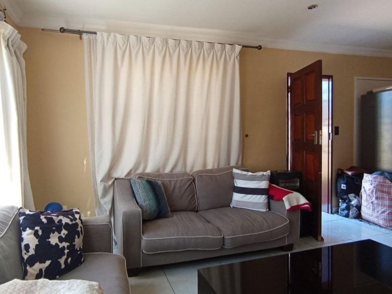 3 bedrooms house for SALE IN CLAYVILLE – R1,330,000! - Photo 4
