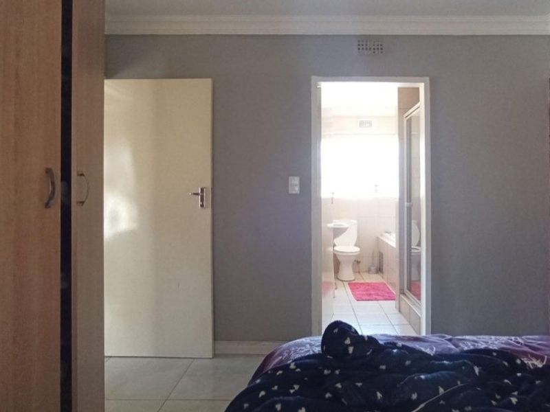 3 bedrooms house for SALE IN CLAYVILLE – R1,330,000! - Photo 7