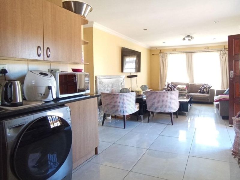 3 bedrooms house for SALE IN CLAYVILLE – R1,330,000! - Photo 6