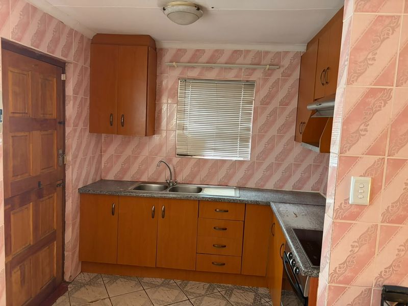 3 bedroom house for sale in NU7 - Photo 3