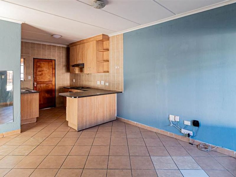A 2 Bedroom ground floor Unit in Security Complex for Sale - Photo 9