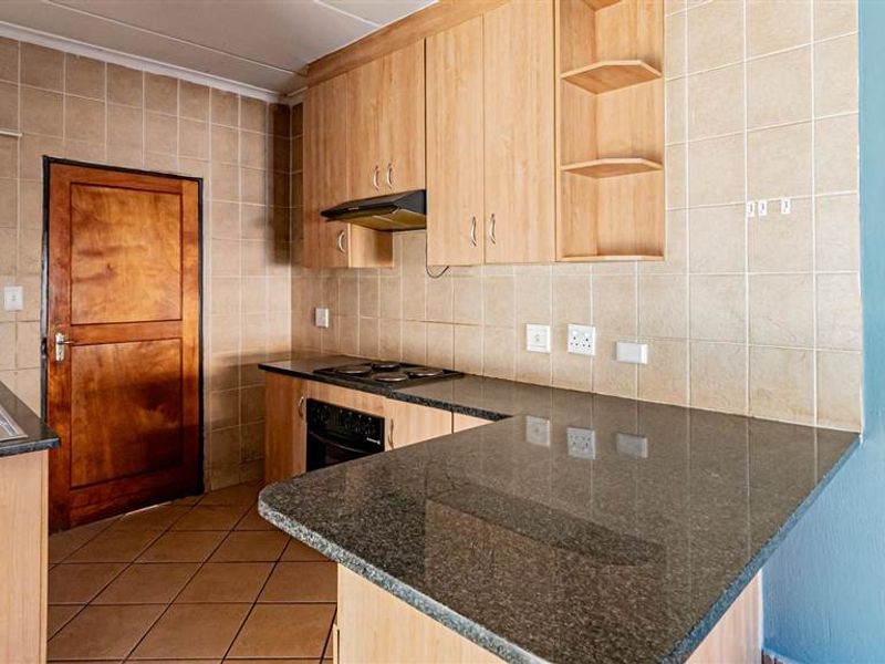 A 2 Bedroom ground floor Unit in Security Complex for Sale - Photo 6