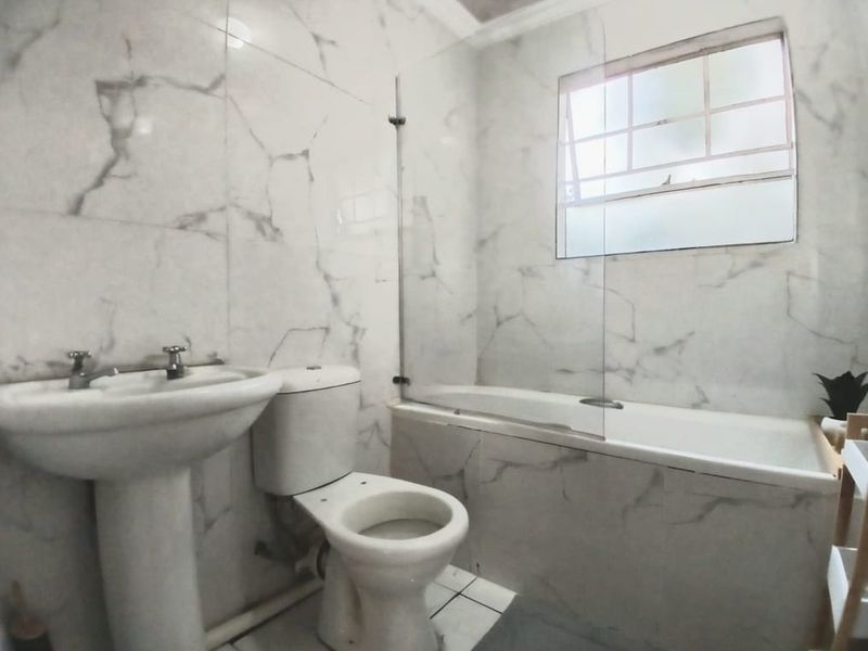 2 BEDROOM APARTMENT FOR SALE IN SUNNYRIDGE - Photo 2