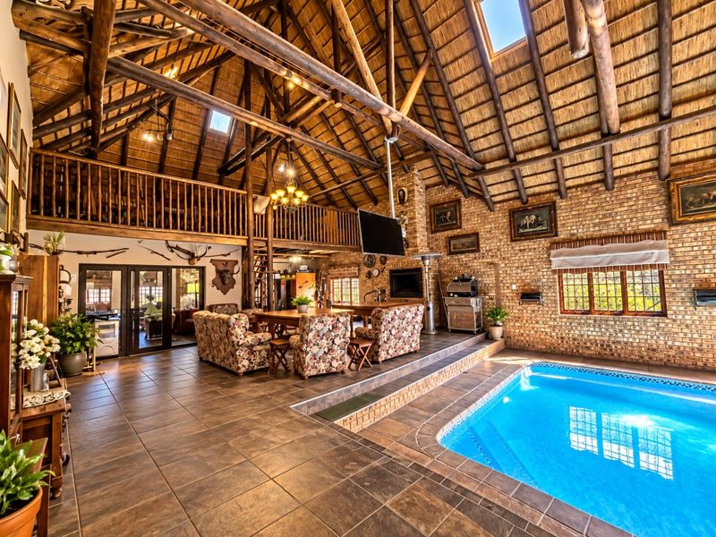 An Exceptional Private Lifestyle & Entertainment Estate in Parkrand Manor. - Photo 9