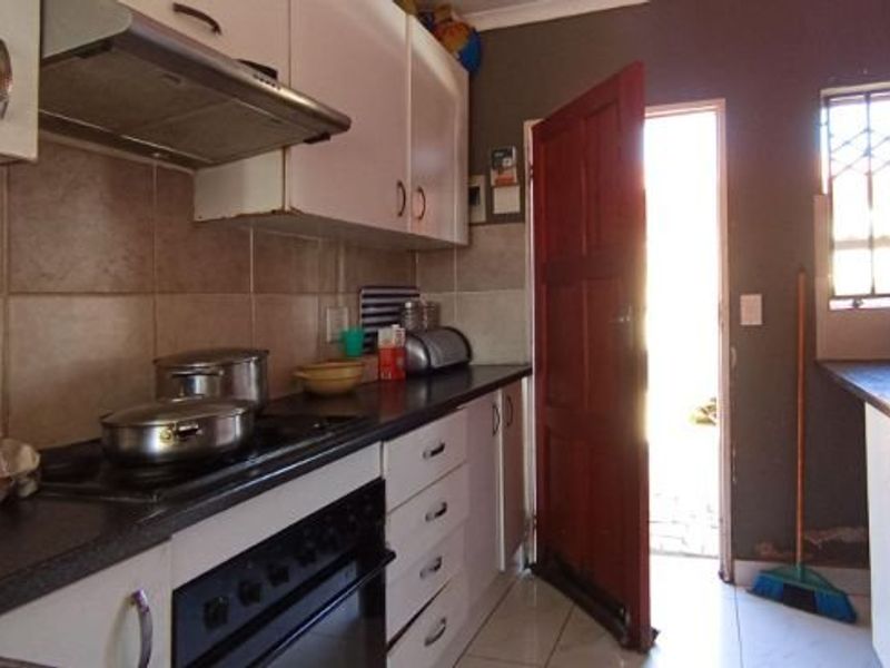 2 bedroom for sale in olivenhoutch  - Photo 2