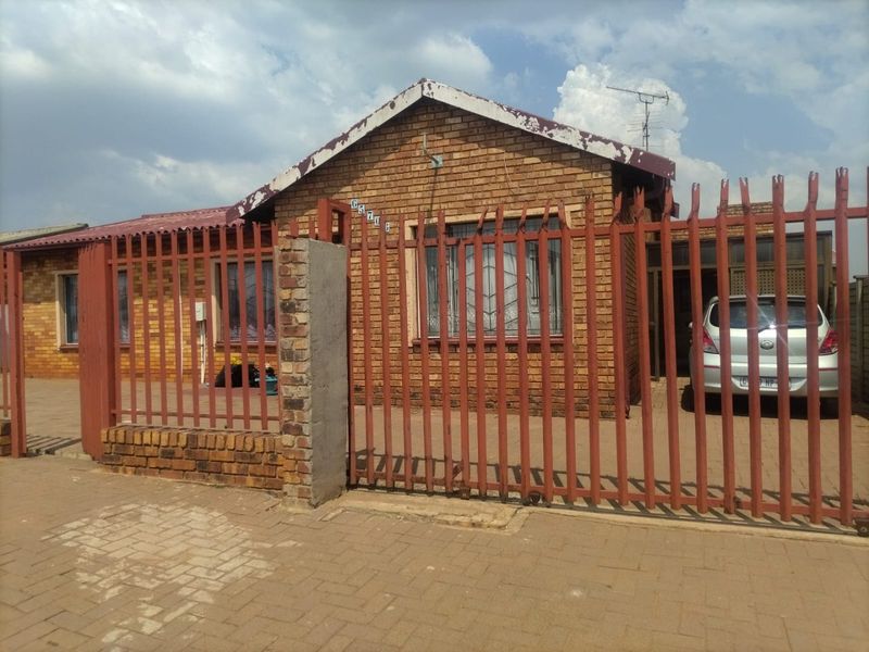 3 bedroom house with 4  rooms to let - Photo 2