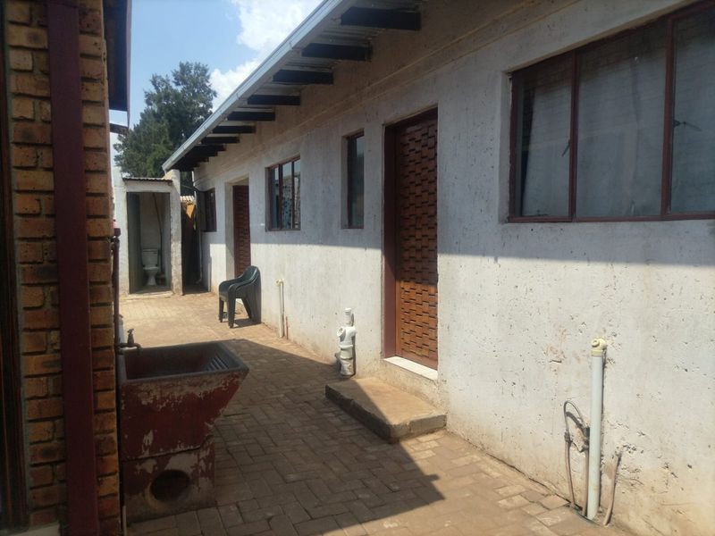 3 bedroom house with 4  rooms to let - Photo 5