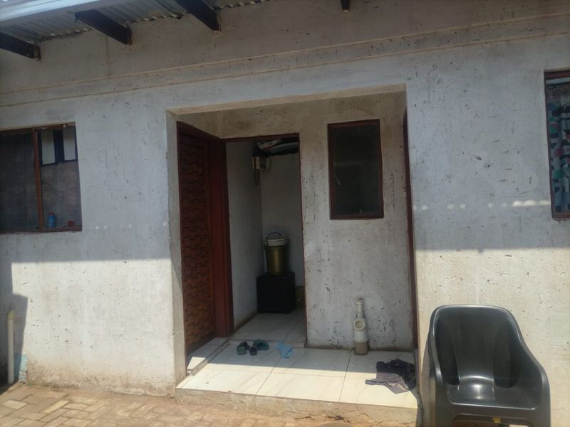 3 bedroom house with 4  rooms to let - Photo 6