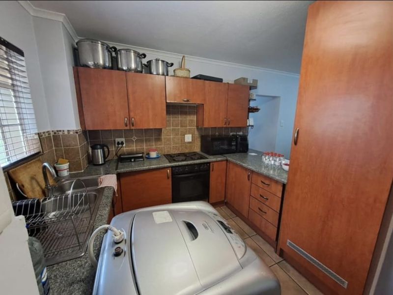 3-BEDROOM GROUND-FLOOR GEM | CASTLEVIEW* - Photo 3