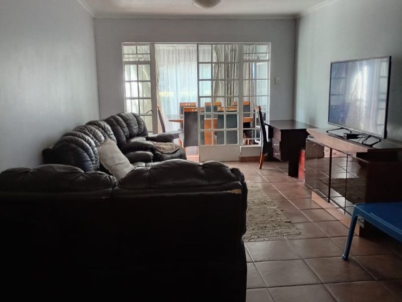 3-BEDROOM GROUND-FLOOR GEM | CASTLEVIEW* - Photo 7