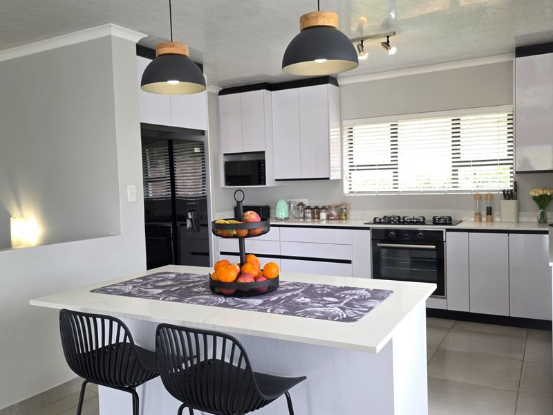 Modern Family Home | Freestanding Property | Well Priced - Photo 2