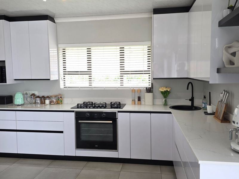 Modern Family Home | Freestanding Property | Well Priced - Photo 4