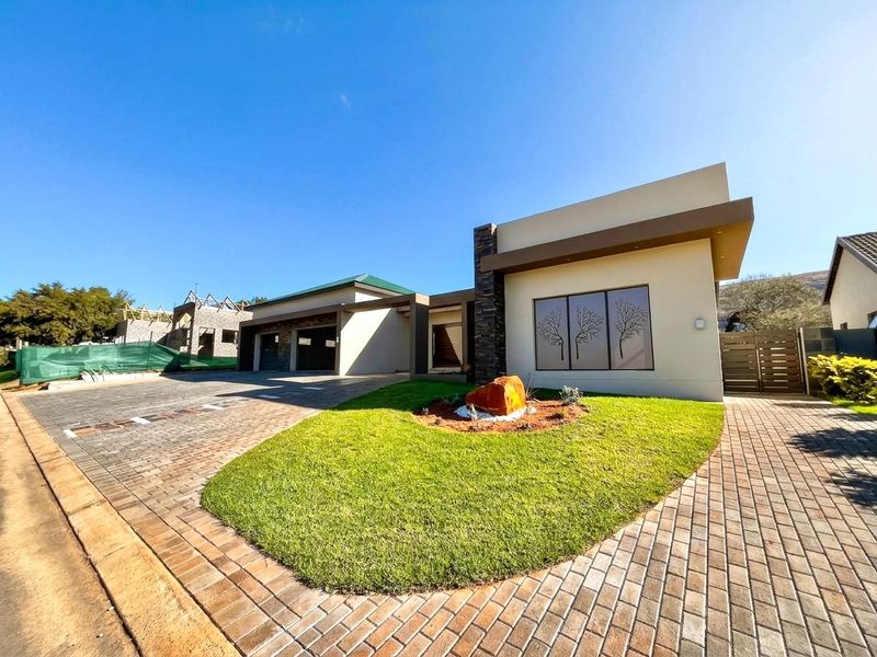 Exclusive Resort-Style Living: Luxury 3-Bedroom Family Retreat in Brigadoon Estate - Photo 3