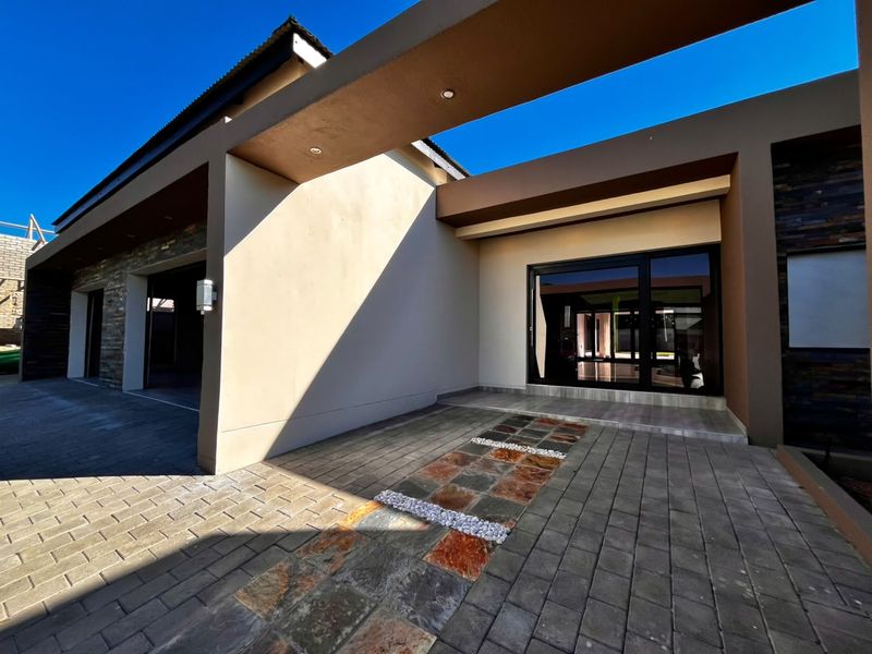 Exclusive Resort-Style Living: Luxury 3-Bedroom Family Retreat in Brigadoon Estate - Photo 2
