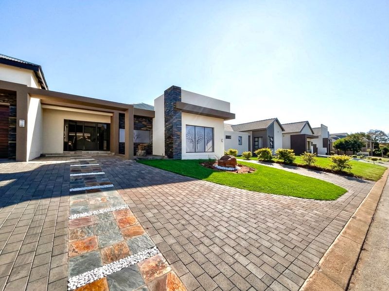 Exclusive Resort-Style Living: Luxury 3-Bedroom Family Retreat in Brigadoon Estate - Photo 4