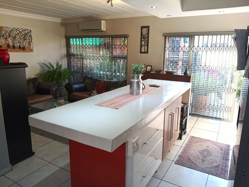 Modern 2 - Bedroom Duplex for sale in Dorandia!!! - Photo 5