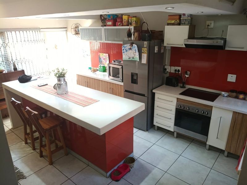 Modern 2 - Bedroom Duplex for sale in Dorandia!!! - Photo 2