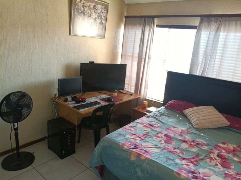 Modern 2 - Bedroom Duplex for sale in Dorandia!!! - Photo 9