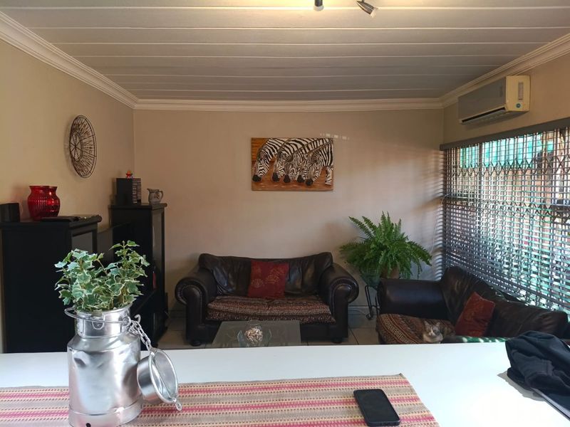 Modern 2 - Bedroom Duplex for sale in Dorandia!!! - Photo 8