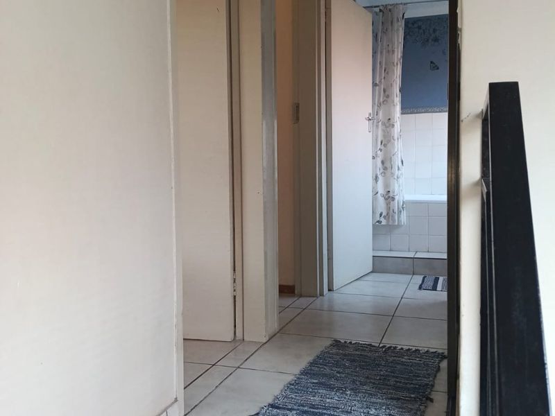 Modern 2 - Bedroom Duplex for sale in Dorandia!!! - Photo 7