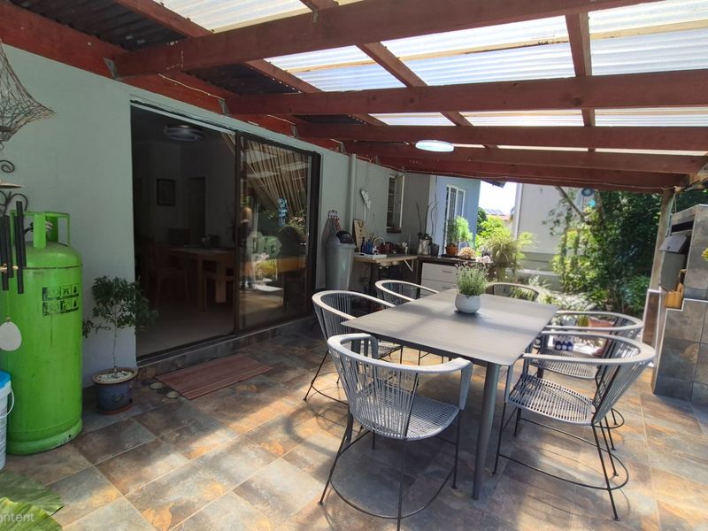 Charming 3-Bedroom Family Home with Pool & Fairytale Garden - Photo 4