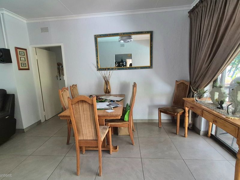 Charming 3-Bedroom Family Home with Pool & Fairytale Garden - Photo 10