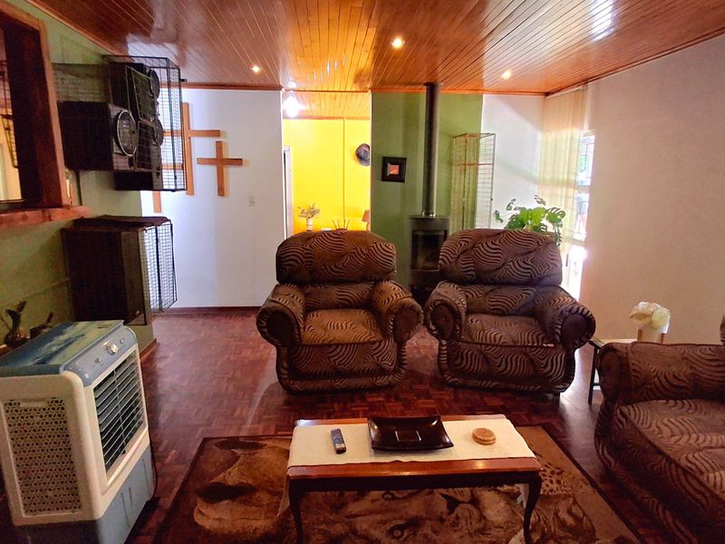 Spacious Family Home with 2-Bedroom Flatlet, Pool & Solar Power  - Photo 10