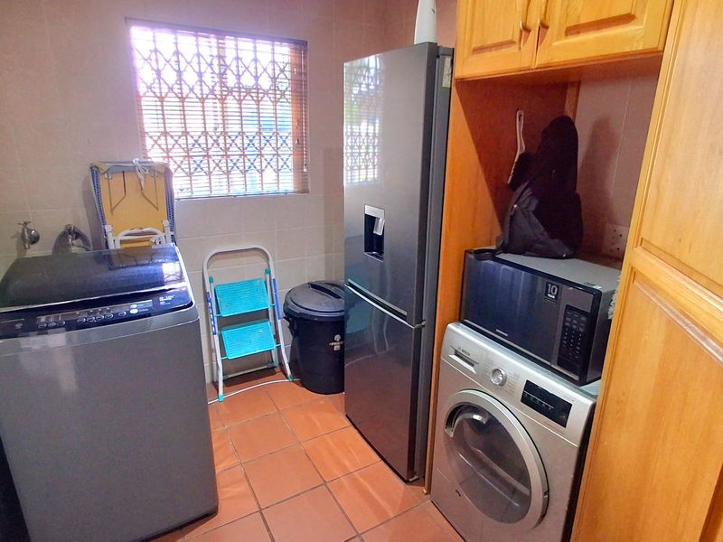 Spacious Family Home with 2-Bedroom Flatlet, Pool & Solar Power  - Photo 7
