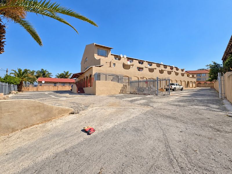 Commercial & Residential Investment | Approx. R75,000 Monthly Rental Income | Excellent Growth Potential - Photo 3