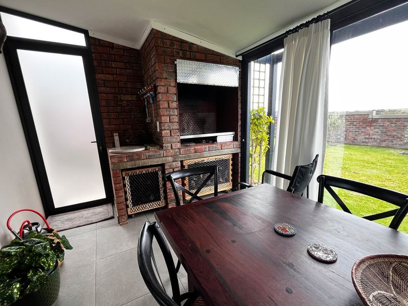 NORTH-FACING FAMILY HOME WITH MOUNTAIN VIEWS IN RENOSTERBOS - Photo 10