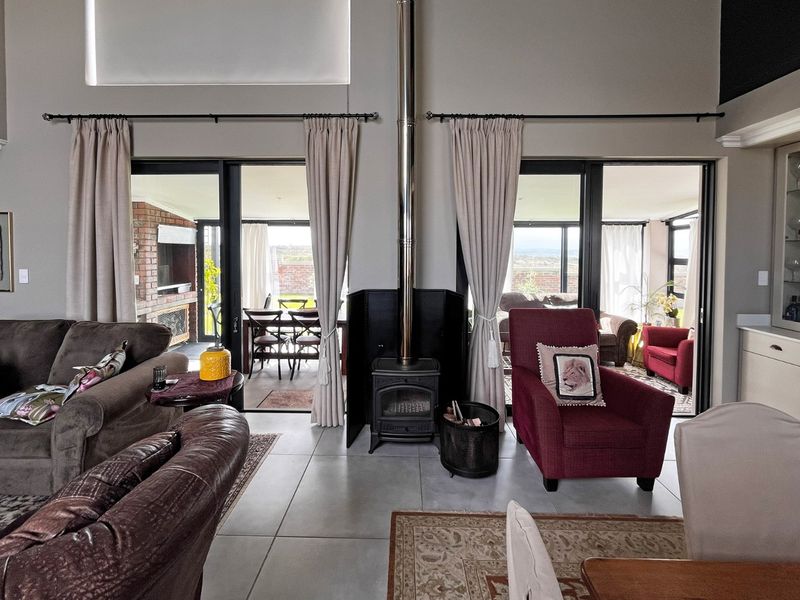 NORTH-FACING FAMILY HOME WITH MOUNTAIN VIEWS IN RENOSTERBOS - Photo 3