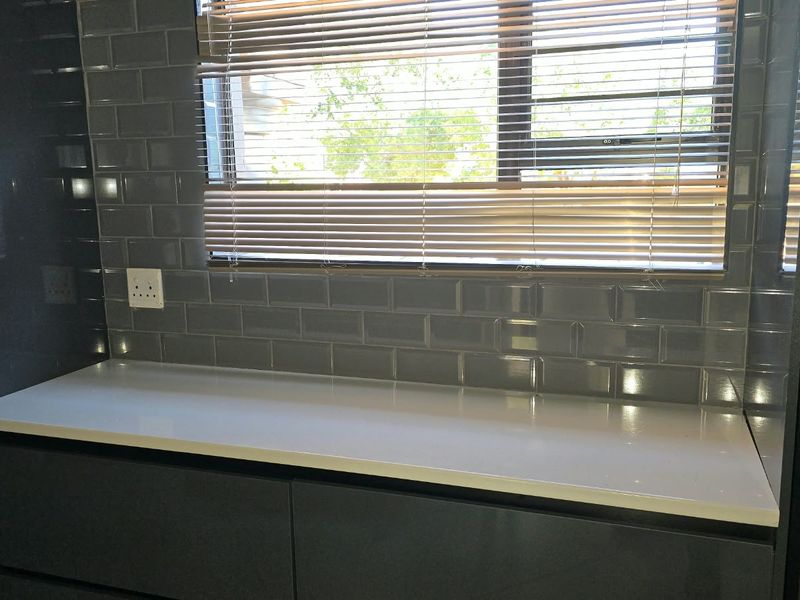 Fantastic new listing! Modern, comfortable, spacious family home with many extras. - Photo 8