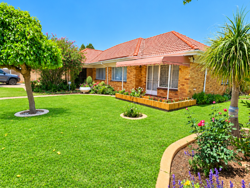 CHARMING 4-BEDROOM HOME IN STILFONTEIN – SPACE, COMFORT & CONVENIENCE!  - Photo 2
