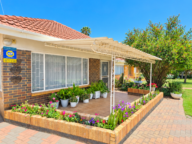 CHARMING 4-BEDROOM HOME IN STILFONTEIN – SPACE, COMFORT & CONVENIENCE!  - Photo 3