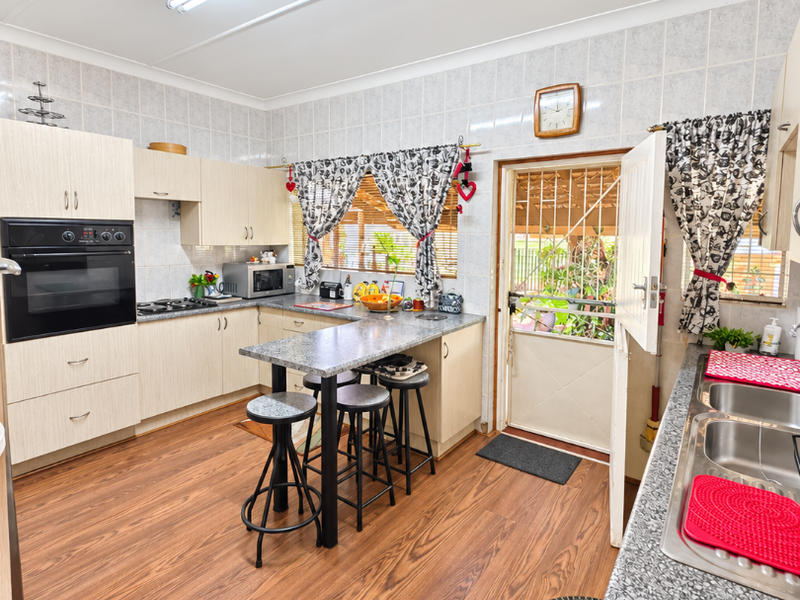 CHARMING 4-BEDROOM HOME IN STILFONTEIN – SPACE, COMFORT & CONVENIENCE!  - Photo 10