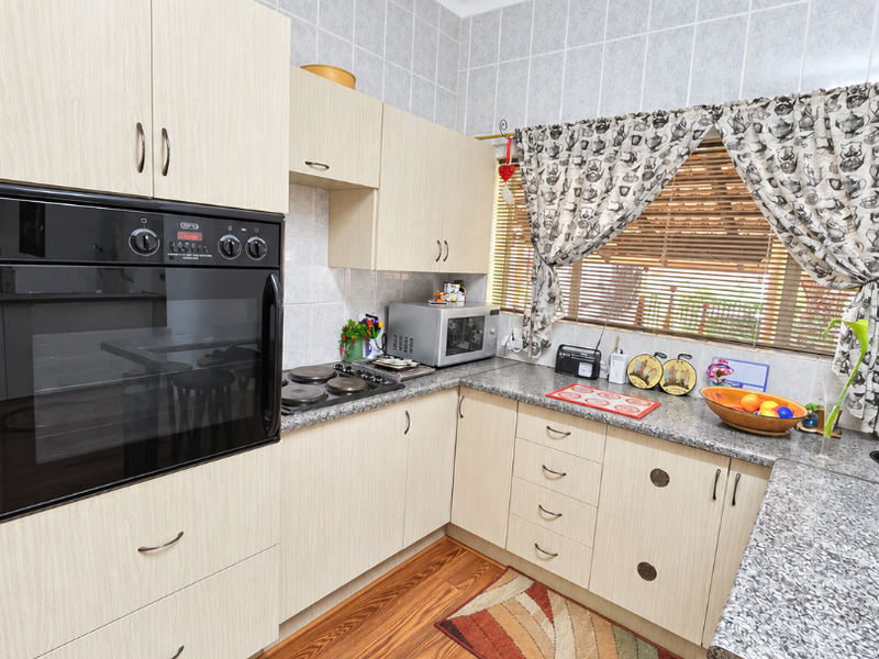 CHARMING 4-BEDROOM HOME IN STILFONTEIN – SPACE, COMFORT & CONVENIENCE!  - Photo 7