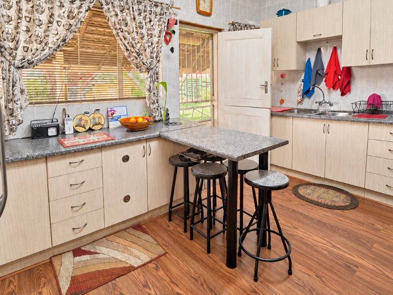 CHARMING 4-BEDROOM HOME IN STILFONTEIN – SPACE, COMFORT & CONVENIENCE!  - Photo 6