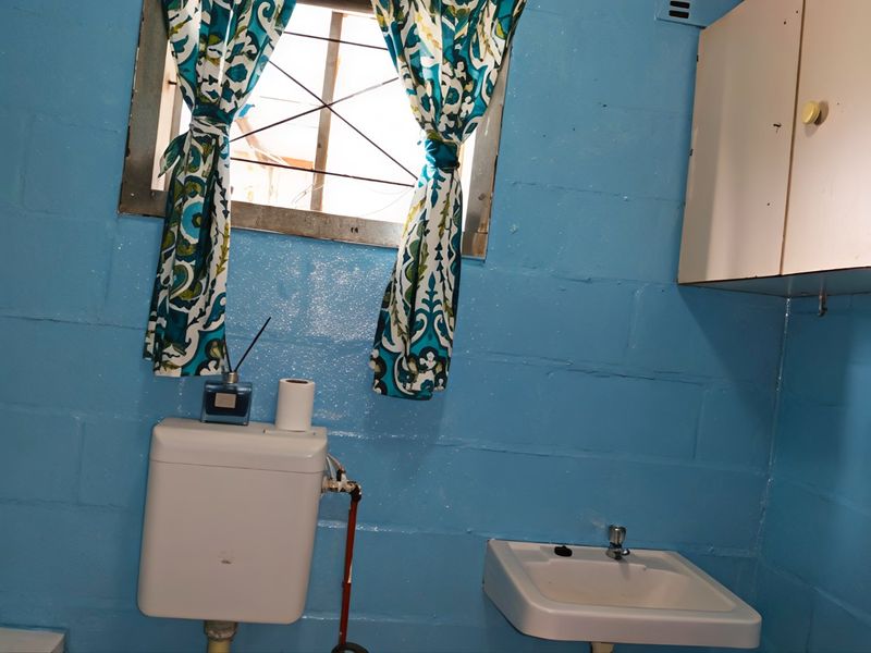 FREESTANDING 2-BEDROOM HOME IN OUR PRIDE, EERSTERIVIER – A CASH BUYER'S OPPORTUNITY! - Photo 10