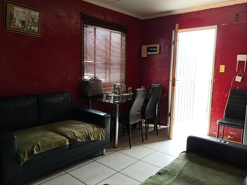 FREESTANDING 2-BEDROOM HOME IN OUR PRIDE, EERSTERIVIER – A CASH BUYER'S OPPORTUNITY! - Photo 9