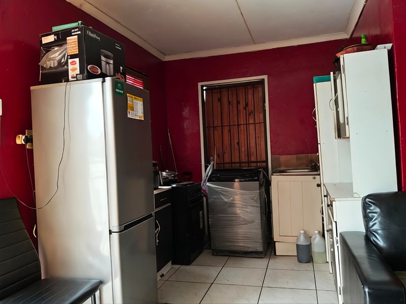 FREESTANDING 2-BEDROOM HOME IN OUR PRIDE, EERSTERIVIER – A CASH BUYER'S OPPORTUNITY! - Photo 7