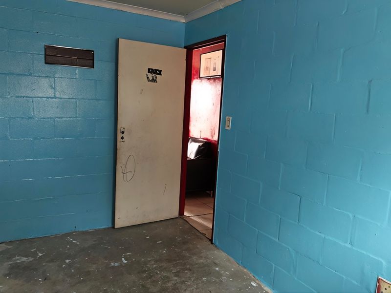 FREESTANDING 2-BEDROOM HOME IN OUR PRIDE, EERSTERIVIER – A CASH BUYER'S OPPORTUNITY! - Photo 6