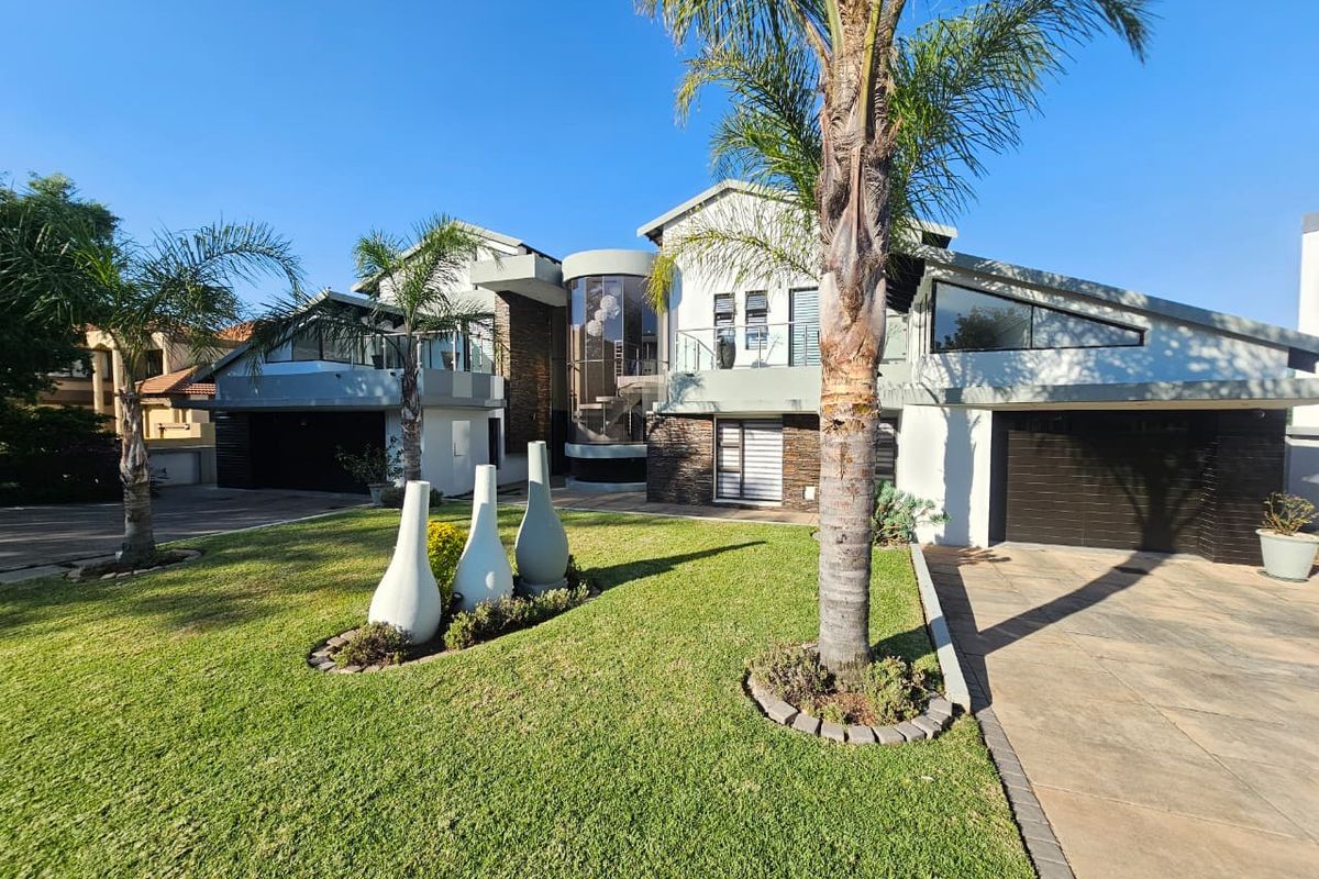 7 Bed House For Sale in Monavoni | MyProperty Africa