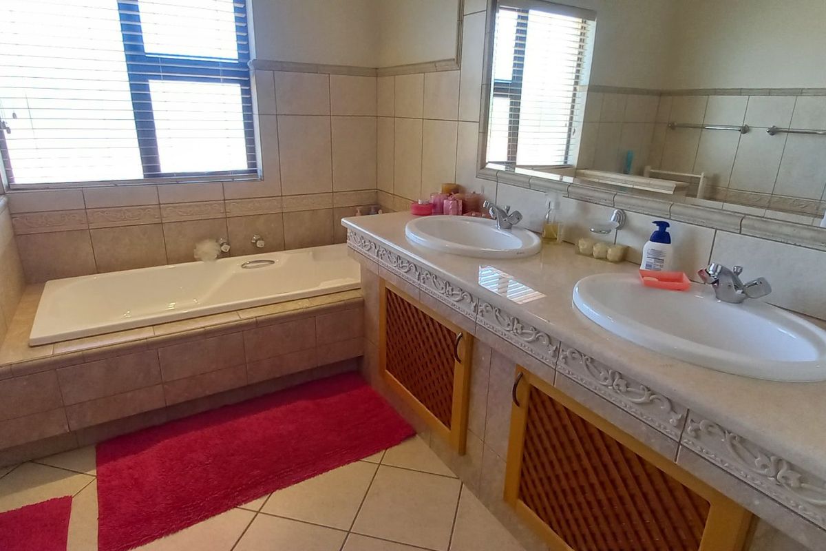 5 Bed House For Sale in Vaal Marina Central | MyProperty Africa