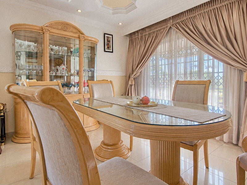 Three-Bedroom House in Steel Park with Fenced Swimming Pool - Photo 9